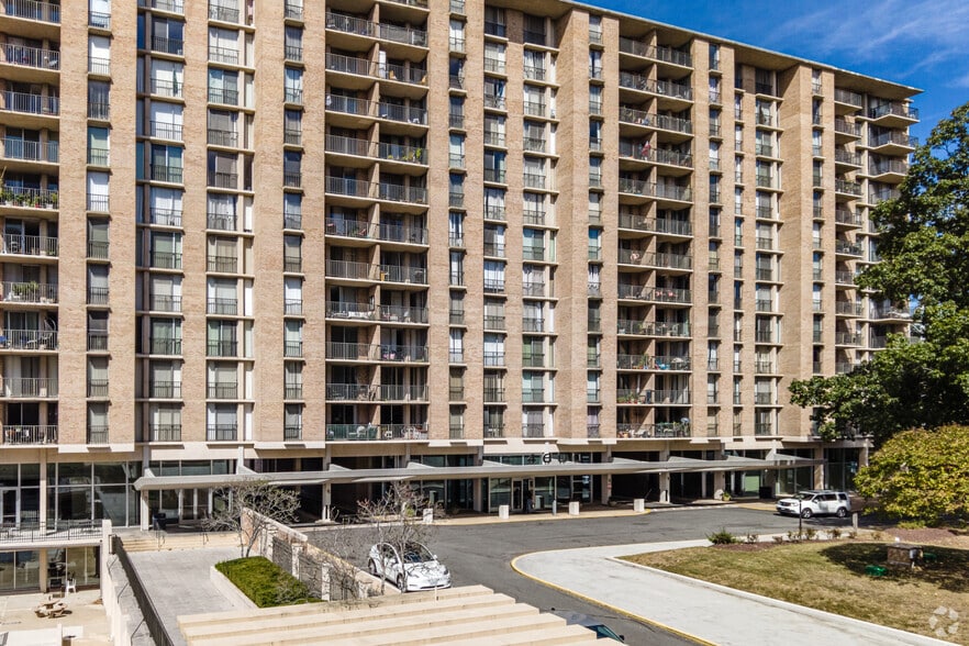 More Photos Of 4600 S Four Mile Run Dr, Arlington Apartments For Sale