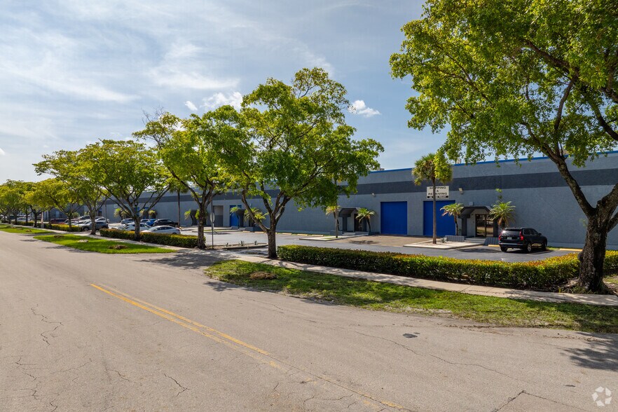 More Photos Of 1588-1600 NW 159th St, Miami Warehouse For Lease