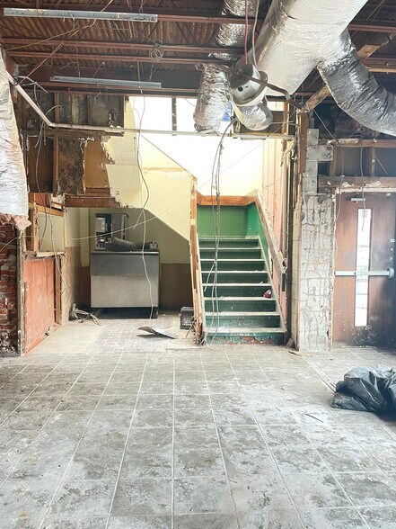 More Photos Of 4 State St, New London Apartments For Lease