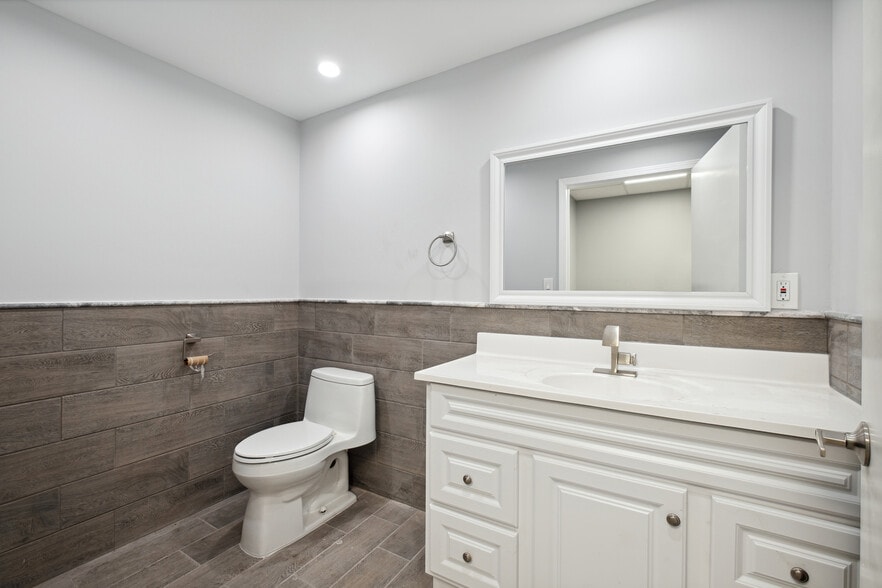 More Photos Of 3438-3446 Snelling Ave S, Minneapolis Distribution For Lease