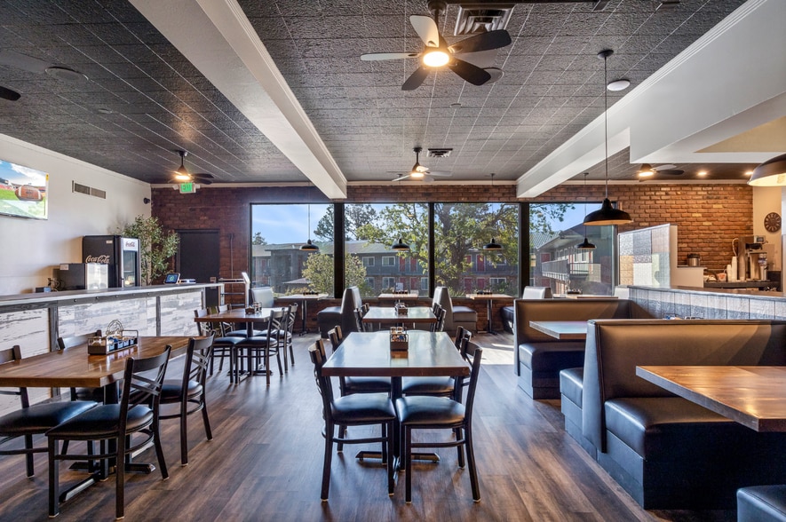 More Photos Of 480 W Deuce of Clubs, Show Low Hotel For Sale