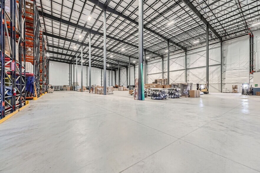More Photos Of 7019 S Jordan Rd, Centennial Warehouse For Lease