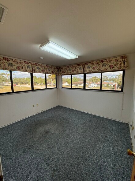 More Photos Of 5550 26th St, Bradenton Medical For Sale