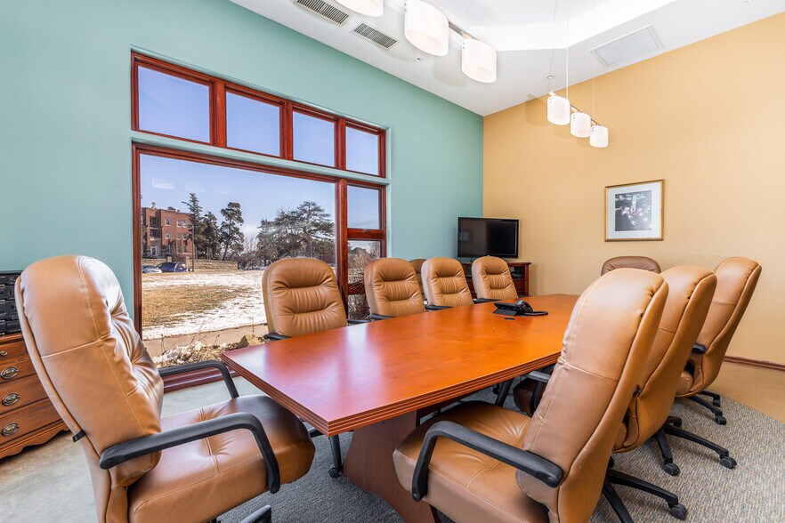 More Photos Of 1055 University Ave, Dubuque Office For Sale