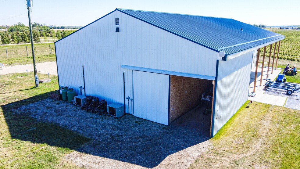 More Photos Of 705068 82 -1, Wembley General Retail For Sale