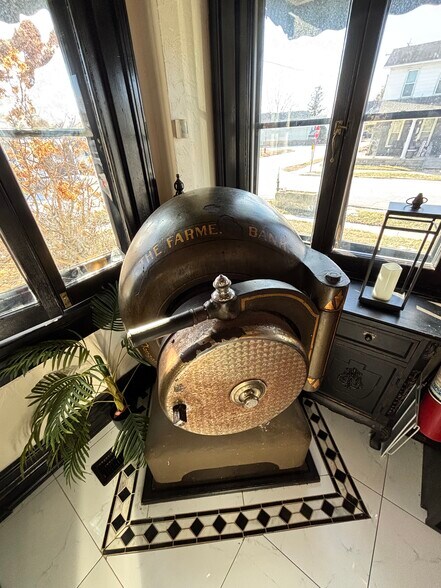 More Photos Of 123 E Main St, Verona Restaurant For Sale