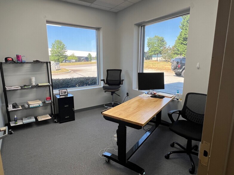 More Photos Of 200 Overhill Dr, Mooresville Light Manufacturing For Lease