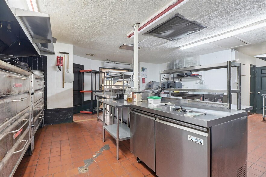 More Photos Of 859 S US Highway 41, Inverness Restaurant For Sale