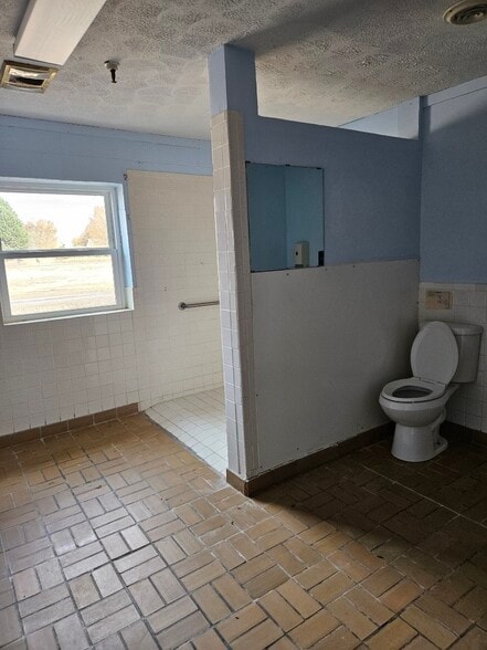 More Photos Of 215 W 3rd St, Helena Healthcare For Sale