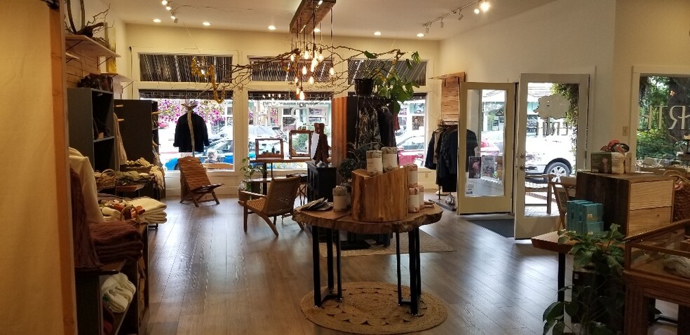 More Photos Of 101-107 S 1st St, La Conner Storefront For Sale