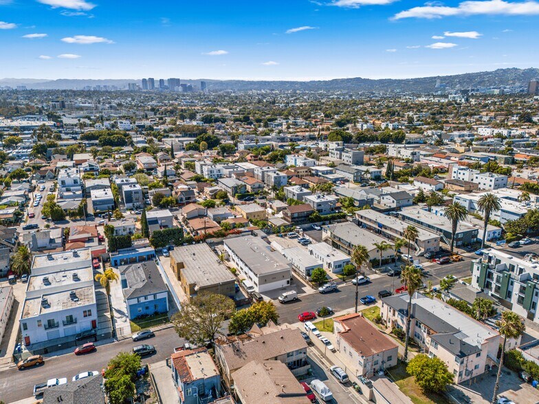 More Photos Of 2325 S Ridgeley Dr, Los Angeles Apartments For Sale