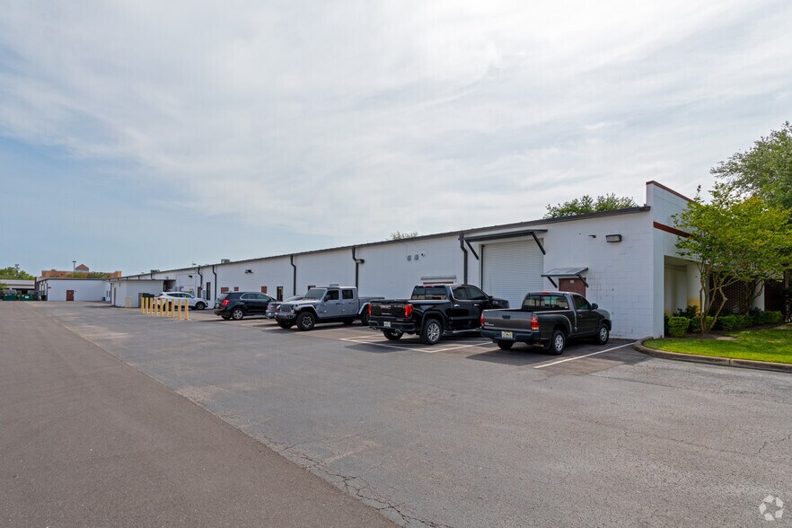 More Photos Of 5483 W Waters Ave, Tampa Office For Lease