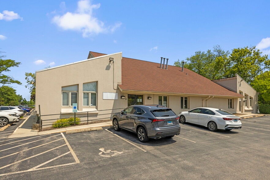 More Photos Of 1538-1590 N Arlington Heights Rd, Arlington Heights Medical For Lease