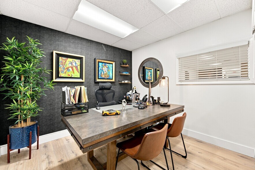 More Photos Of 610-618 NE 124th St, North Miami Office For Sale