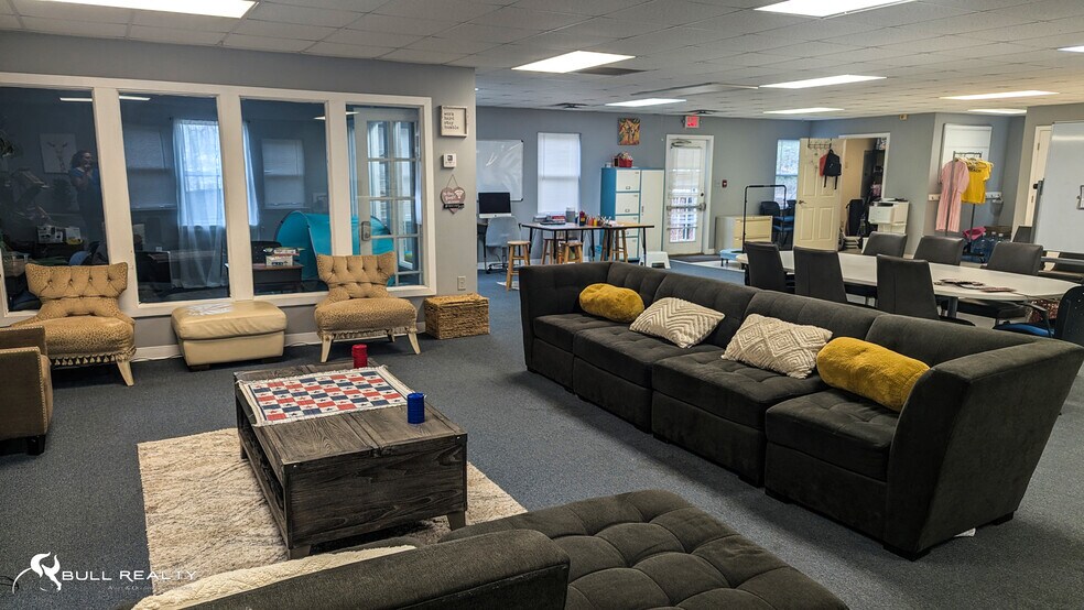 More Photos Of 192 Weatherly Dr, Fayetteville General Retail For Lease