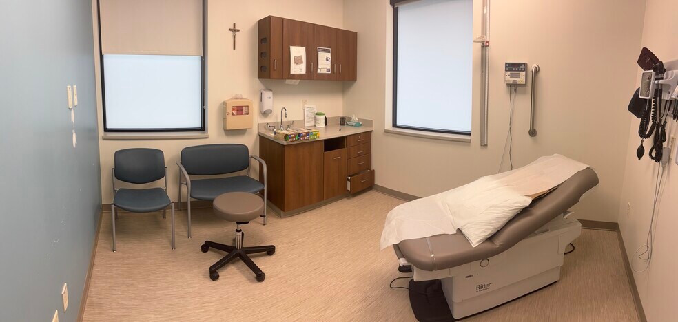 More Photos Of 1714 W Springfield Ave, Champaign Storefront For Lease