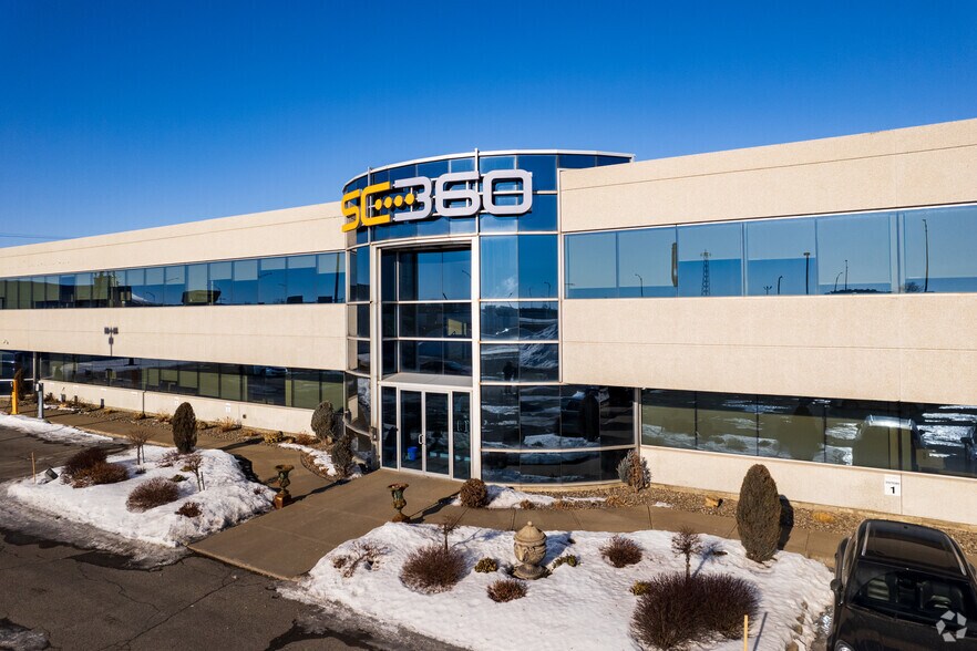 More Photos Of 2425 Pitfield, Montréal Flex For Lease