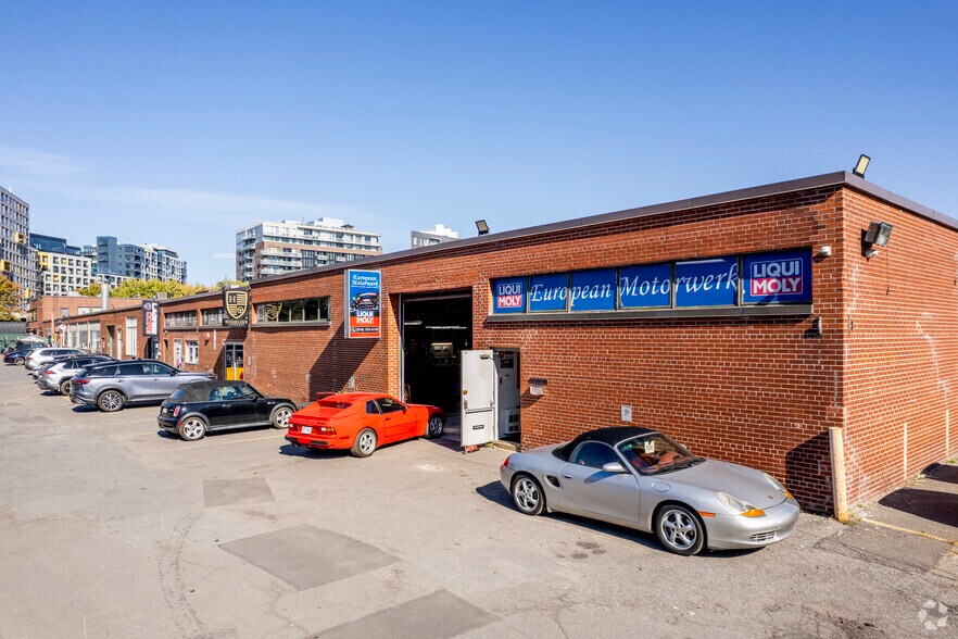 More Photos Of 4990-5016 Rue Jean-Talon O, Montréal Light Manufacturing For Lease