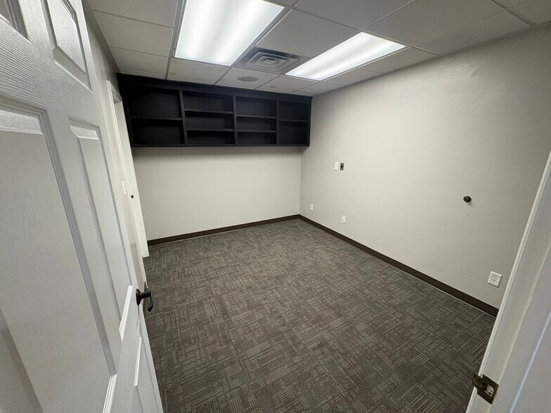 More Photos Of 937-949 Pioneer, Draper Office For Lease