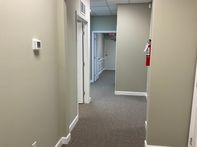 More Photos Of 955 E Martin Luther King Junior Dr, Tarpon Springs Medical For Lease