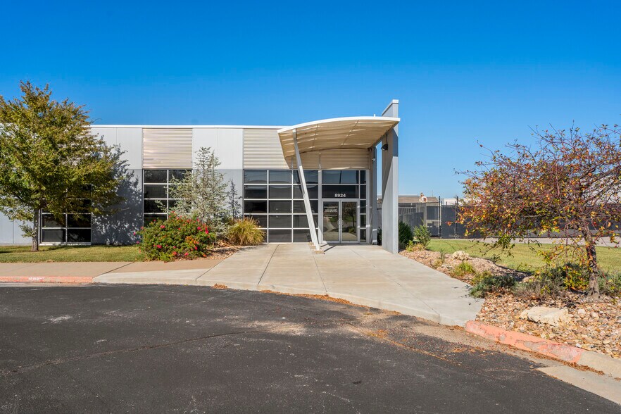 More Photos Of 8924 E 35th St, Wichita Office For Sale