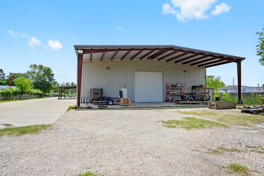 More Photos Of 8904 Taub Rd, Houston Manufacturing For Lease
