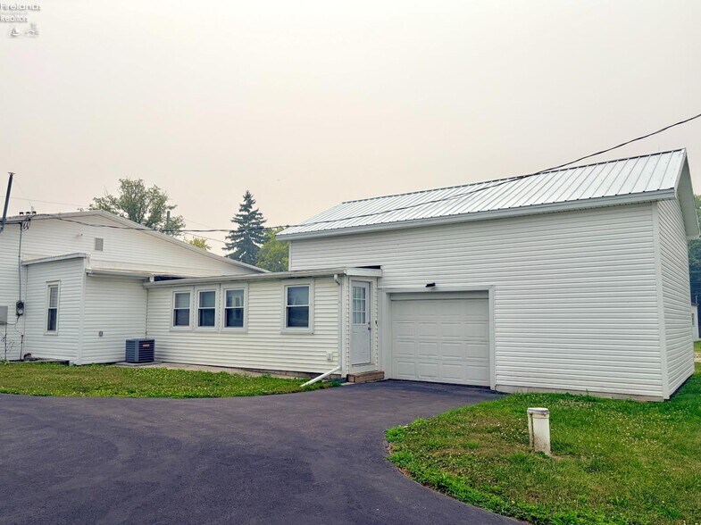 More Photos Of 418 Main st, Risingsun General Retail For Sale