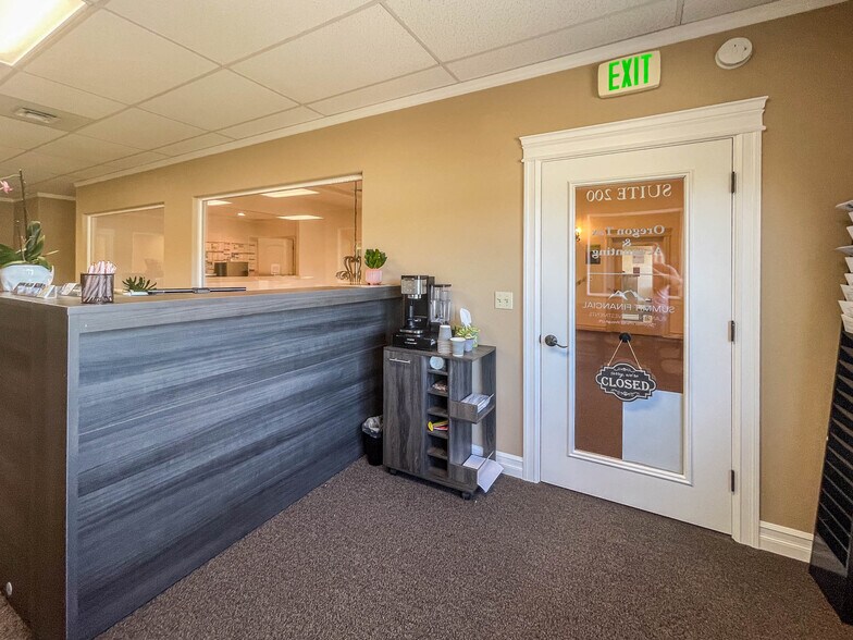 More Photos Of 2198 NE Stephens St, Roseburg Medical For Sale
