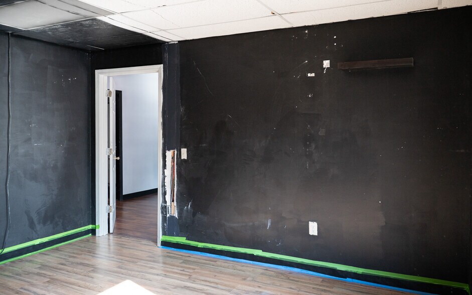 More Photos Of 151 Riverchase Way, Lexington Light Distribution For Lease