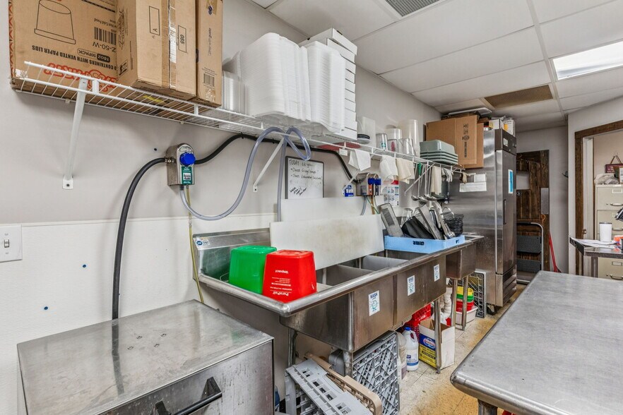 More Photos Of 1720 North Ridge Rd, Findlay General Retail For Sale