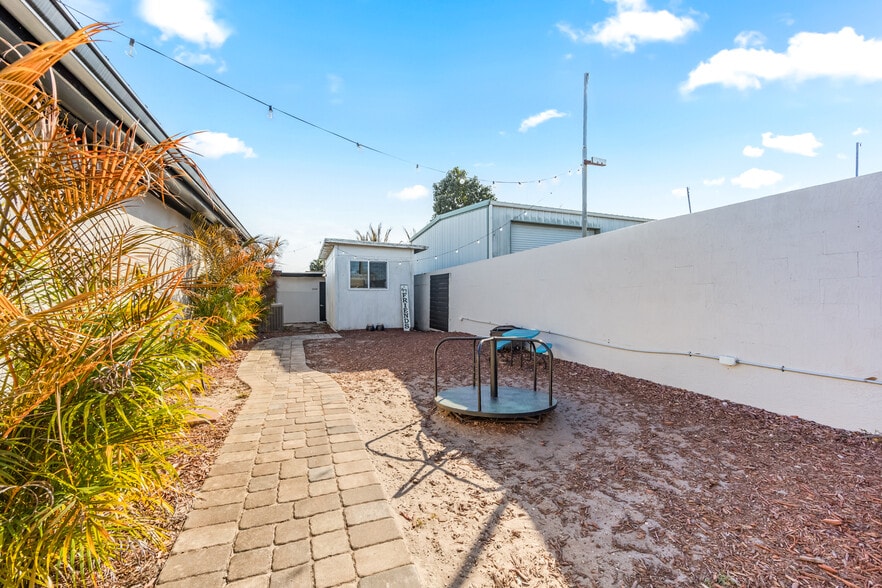 More Photos Of 2787 Aurora Rd, Melbourne Freestanding For Sale