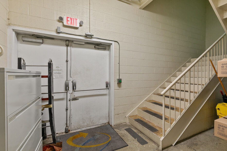 More Photos Of 1509 W Main St, Richmond Office For Sale