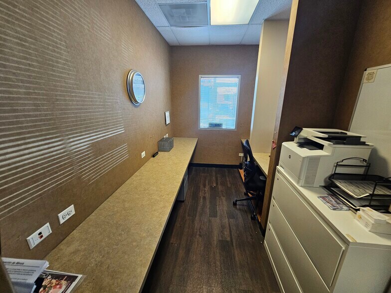 More Photos Of 632 S Weber Rd, Romeoville Unknown For Lease