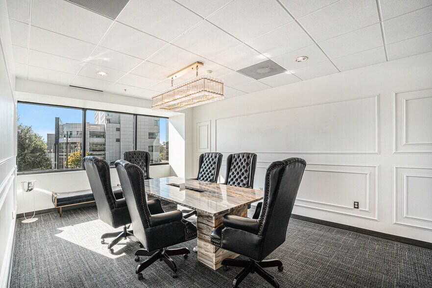 More Photos Of 3384 Peachtree Rd NE, Atlanta Loft Creative Space For Lease