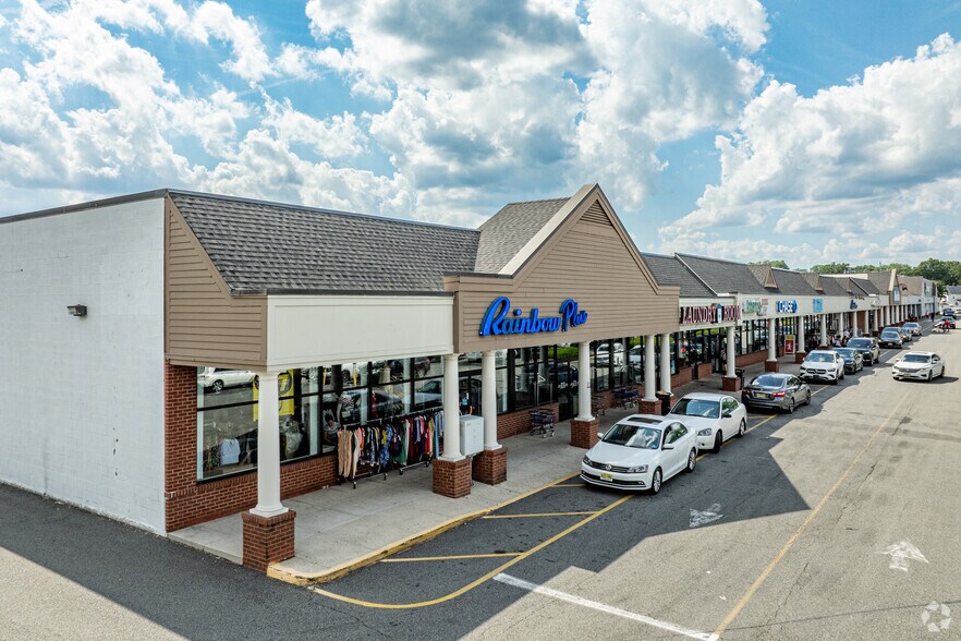 More Photos Of 8-10 Franklin St, Bloomfield Freestanding For Lease