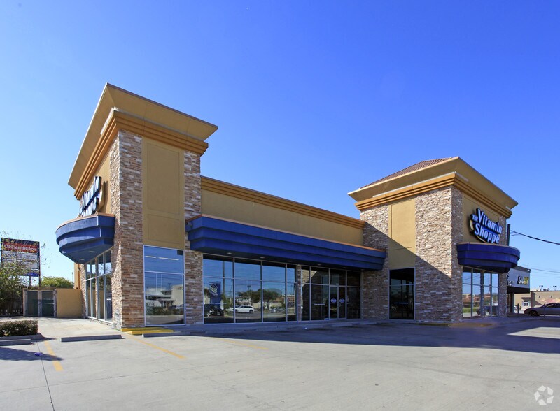 More Photos Of 7501 Westheimer Rd, Houston Freestanding For Lease