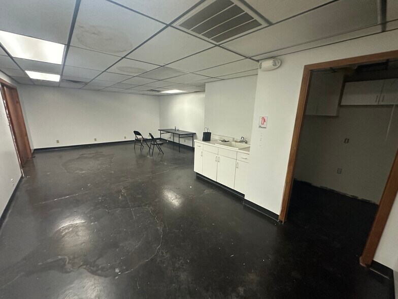 More Photos Of 2250-2266 Military Rd, Tonawanda Warehouse For Lease