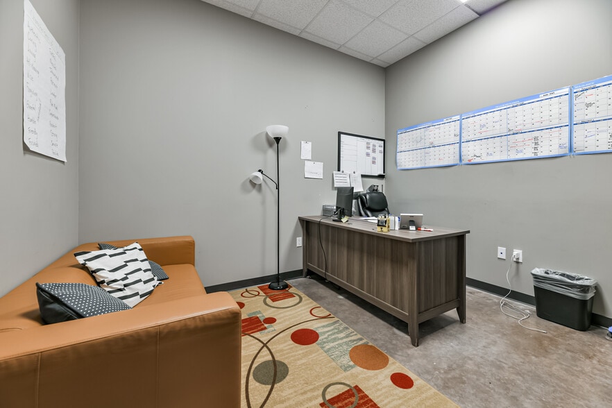 More Photos Of 1222 W Main St, Tomball Religious Facility For Sale