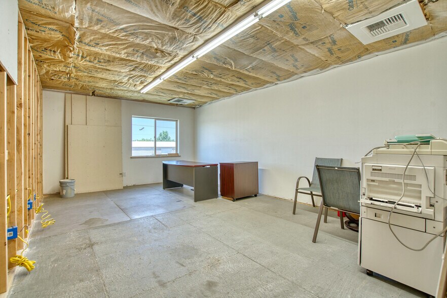 More Photos Of 1120 Boston Ave, Longmont Warehouse For Lease