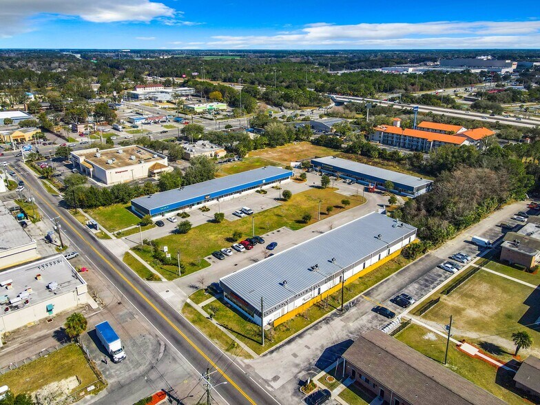 More Photos Of 10663 Monaco Dr, Jacksonville Unknown For Lease