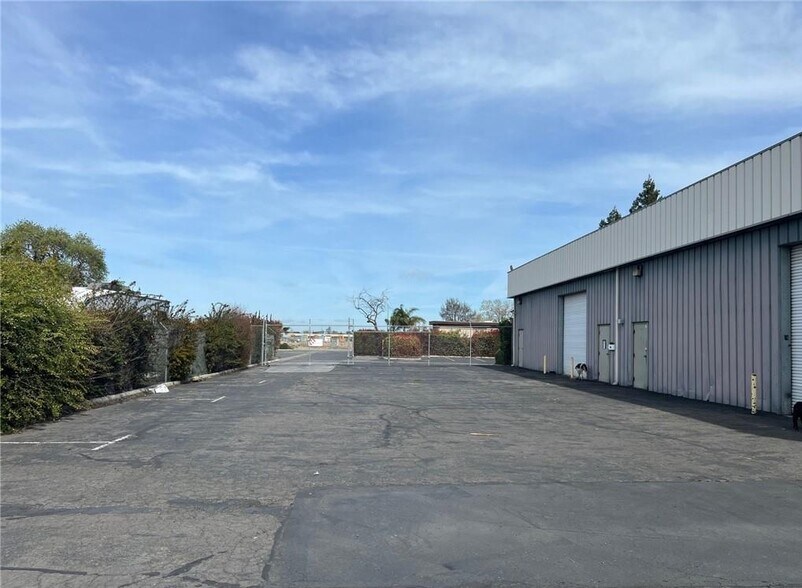 More Photos Of 2120 Wardrobe Ave, Merced Warehouse For Lease