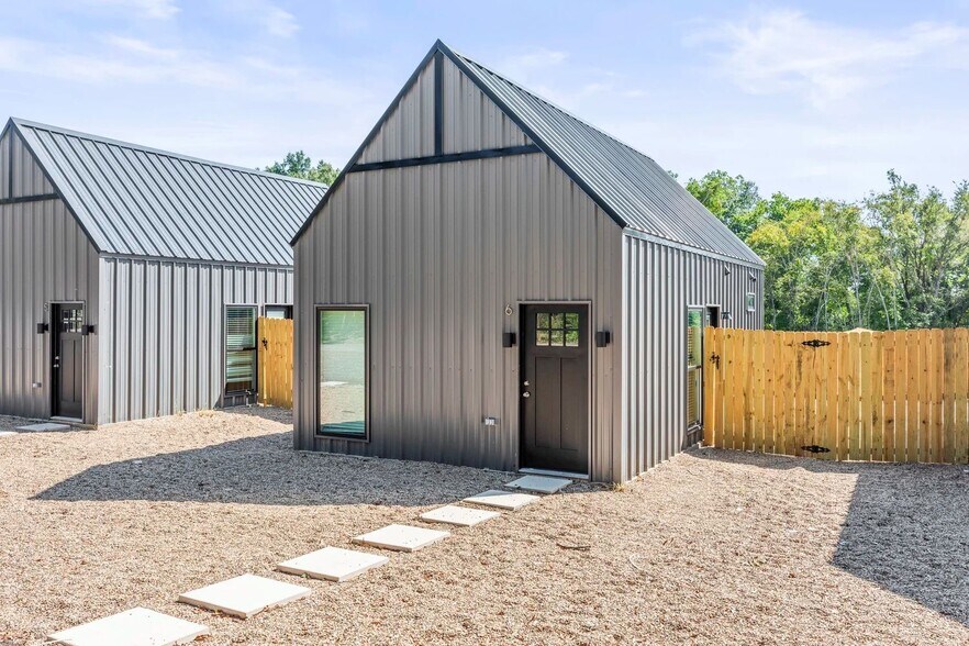 More Photos Of 20048 County Road 4118 Rd, Lindale Apartments For Sale