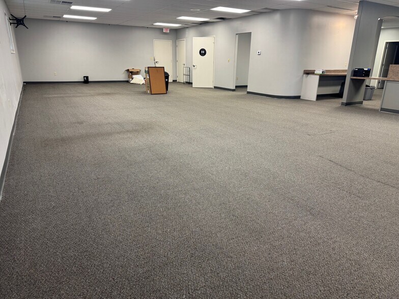 More Photos Of 2309-2311 S Kansas Rd, Newton Medical For Lease