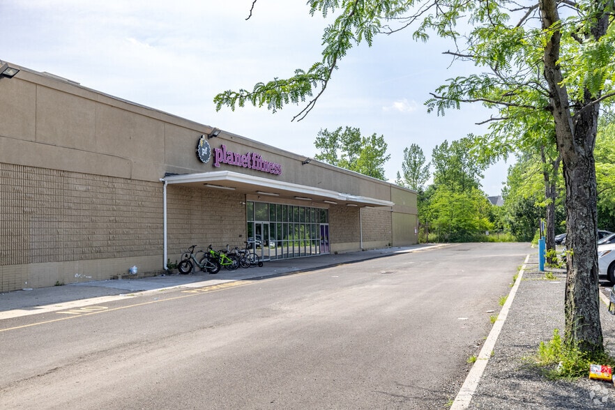 More Photos Of 321 Rt-440, Jersey City Freestanding For Lease