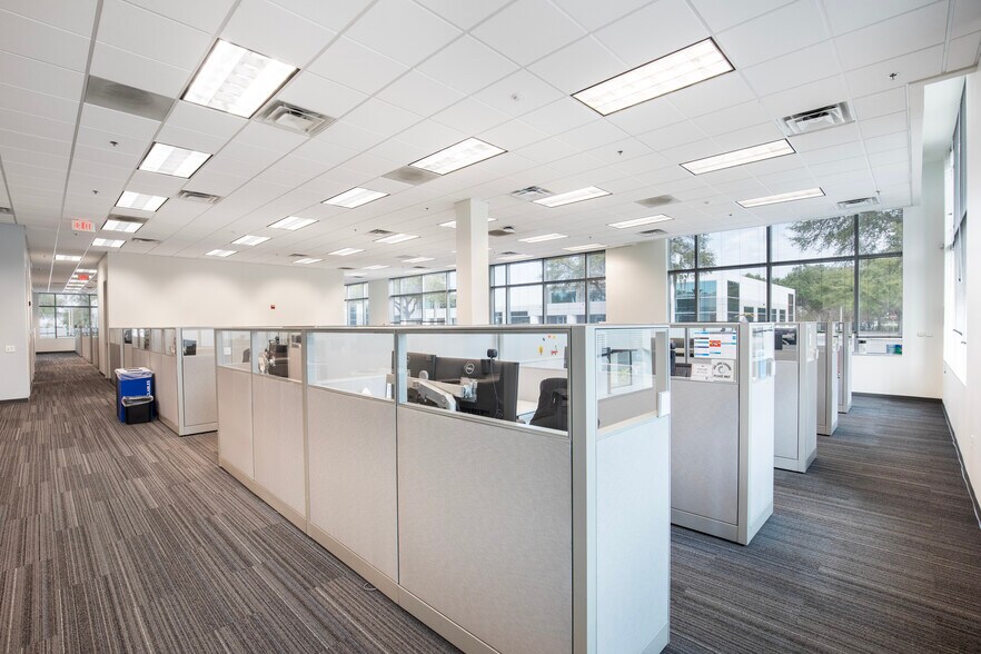 More Photos Of 70 S Keller Rd, Orlando Office For Sale