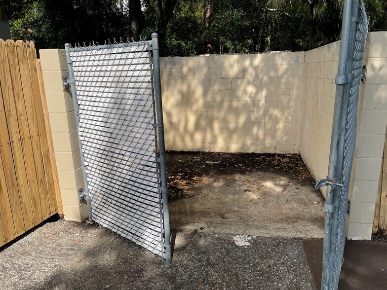 More Photos Of 8407 Pinehurst Dr, Tampa Office For Lease