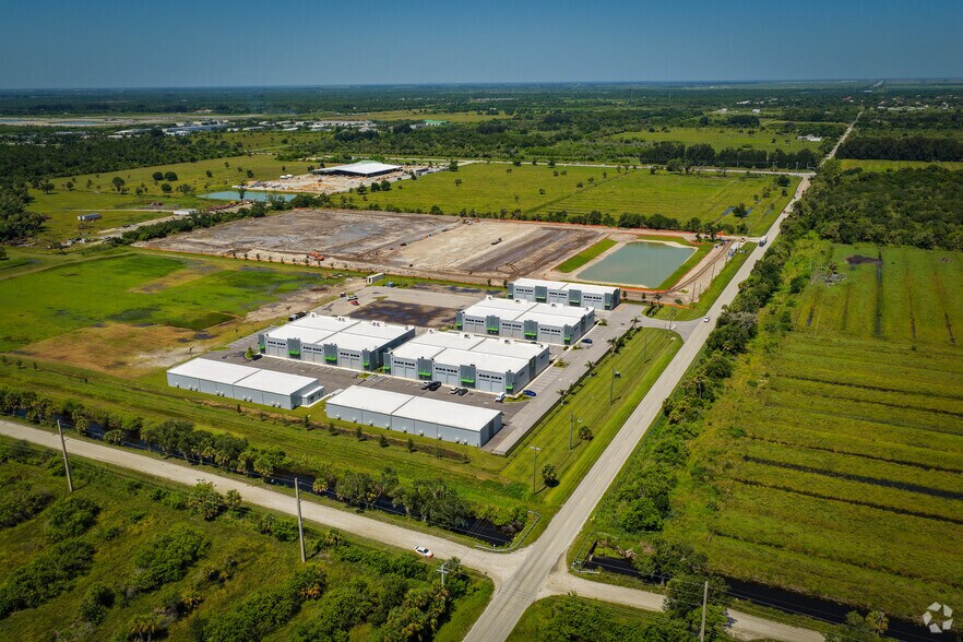 More Photos Of 6509 Saint Lucie Blvd, Fort Pierce Showroom For Lease