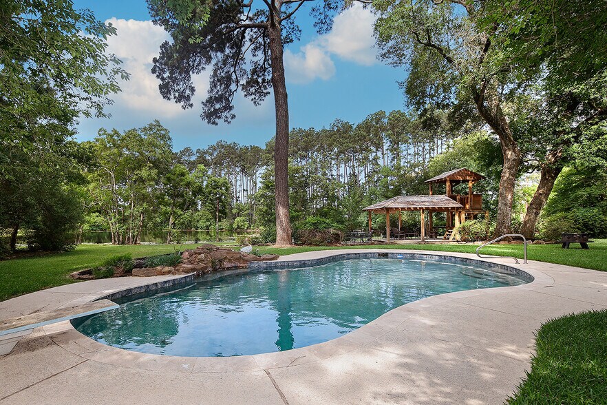 More Photos Of 15598 Bedford Ln, Conroe Specialty For Sale