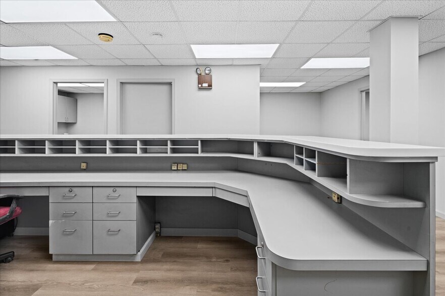 More Photos Of 5 Mountain Blvd, Warren Office For Lease
