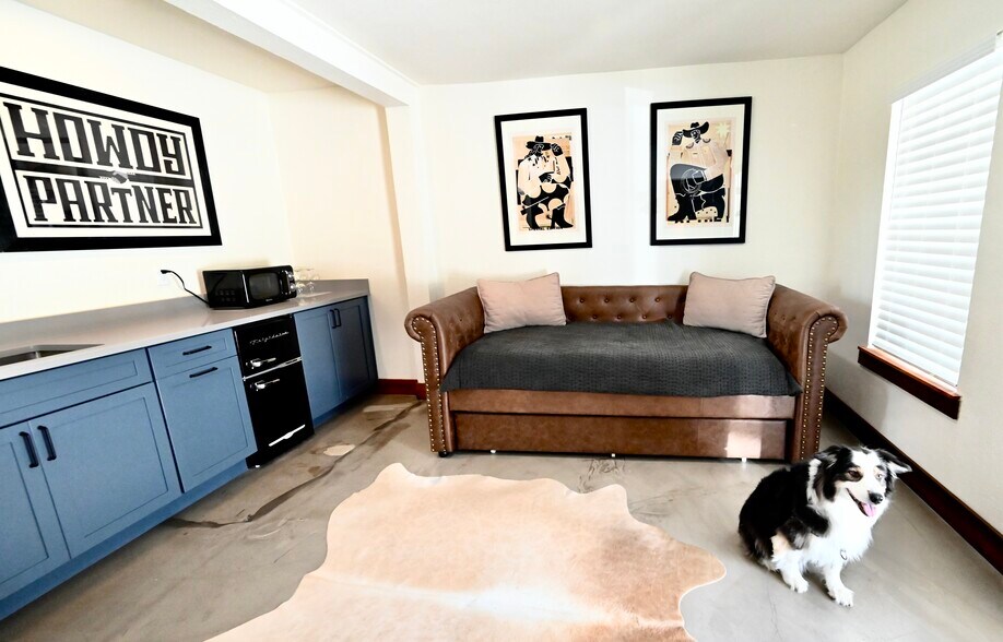 More Photos Of 902 Main St, Blanco Unknown For Lease